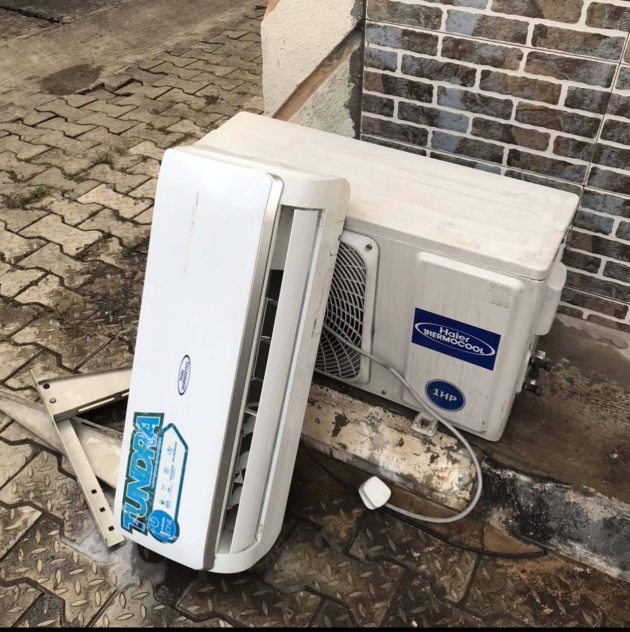 ❌❌SOLD-OUT❌❌ ... Clean 1Hp Haier Thermocool Air-Conditioner With Outdoor & Indoor hanger For-Sale